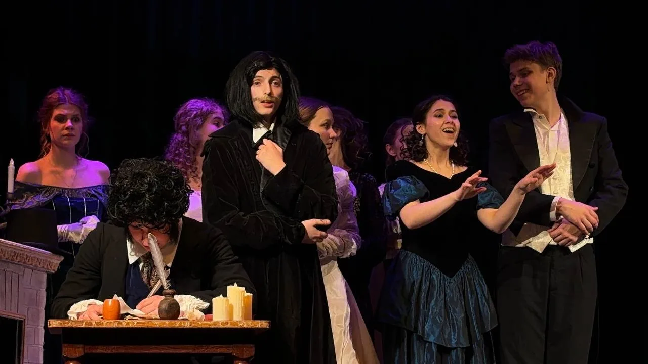 Финал «Живой сцены» — выступление состоялось! 🎭  Ученики 11 «Т» класса уже выступили на сцене ДДТ «Т