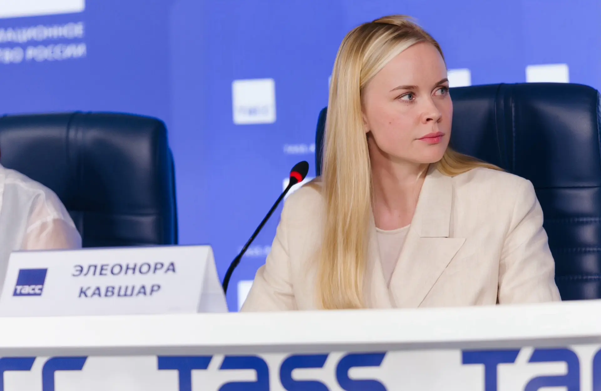 ЛДПР предлагает защитить людей от навязчивого преследования