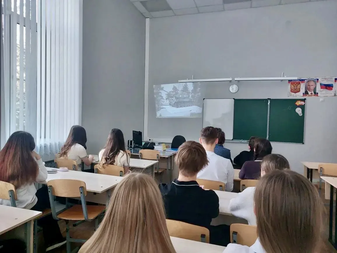 Сегодня, 21 января, во всех классах гимназии прошел  единый классный час, посвященный важной историч