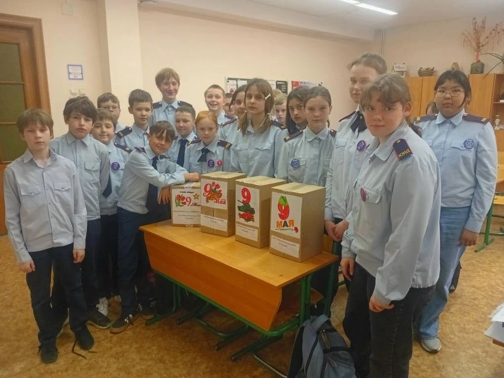 Дорогие друзья!  Наша школа продолжает активную работу по сбору гуманитарной помощи для наших героев