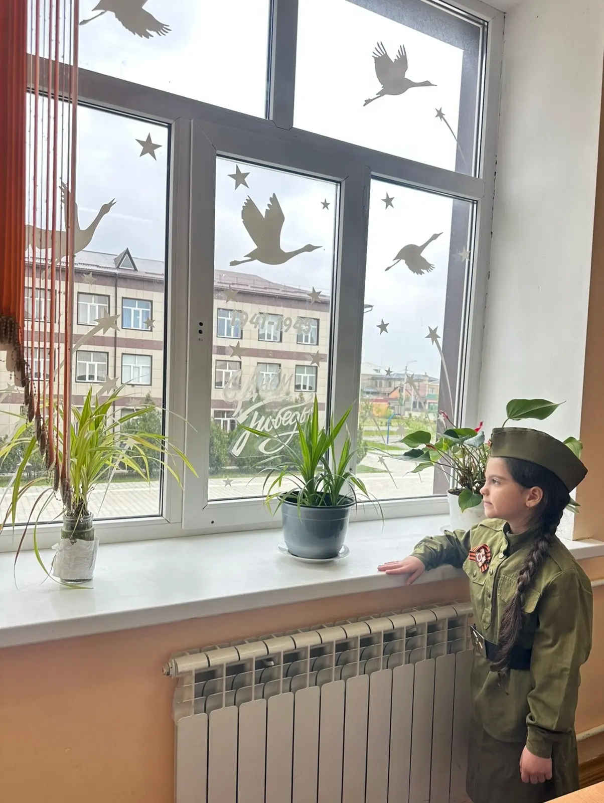 В 1 «ж» классе прошел классный час, посвященный Дню Победы, на тему «Песни о войне». 🎶❤️ Ребята с во