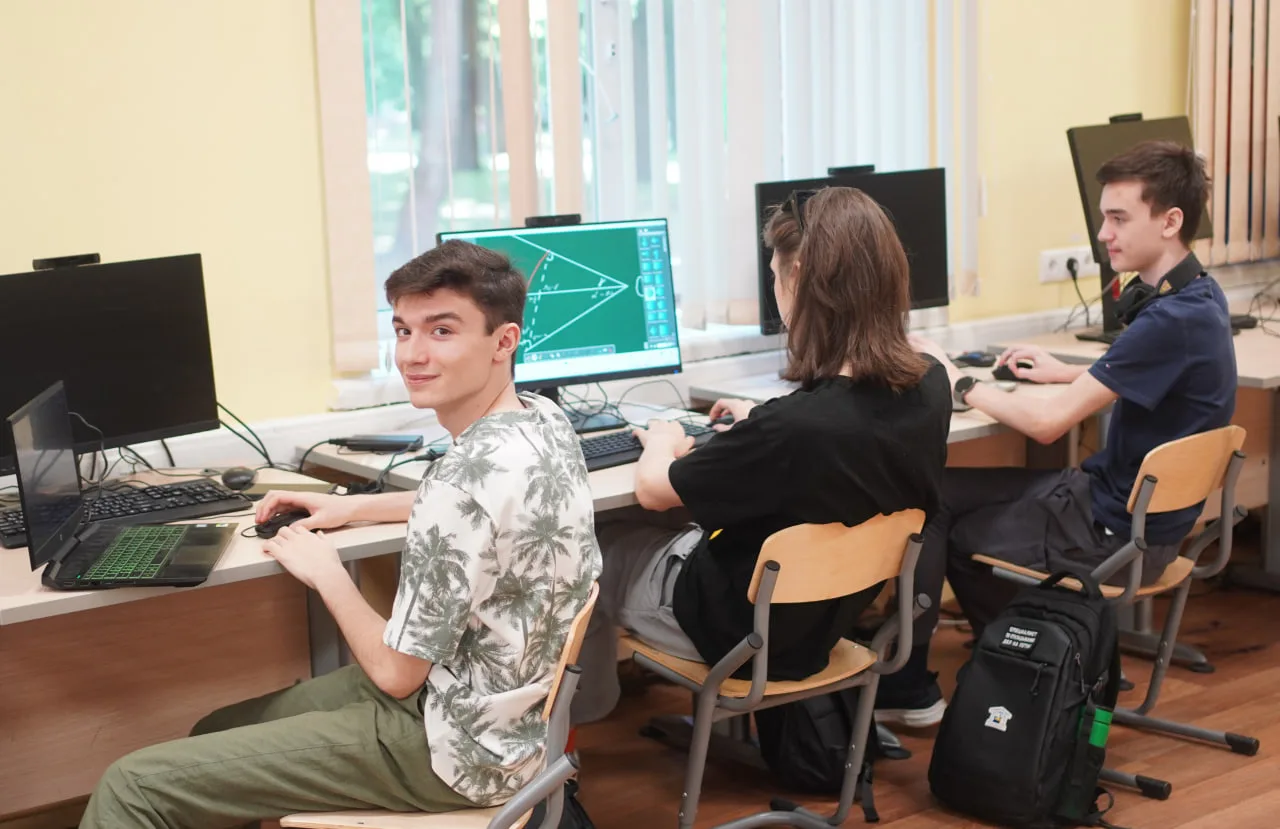 Летняя практика

🖥️ Десятиклассники прошли летнюю практику на Ломоносовском. Уже на следующей недел