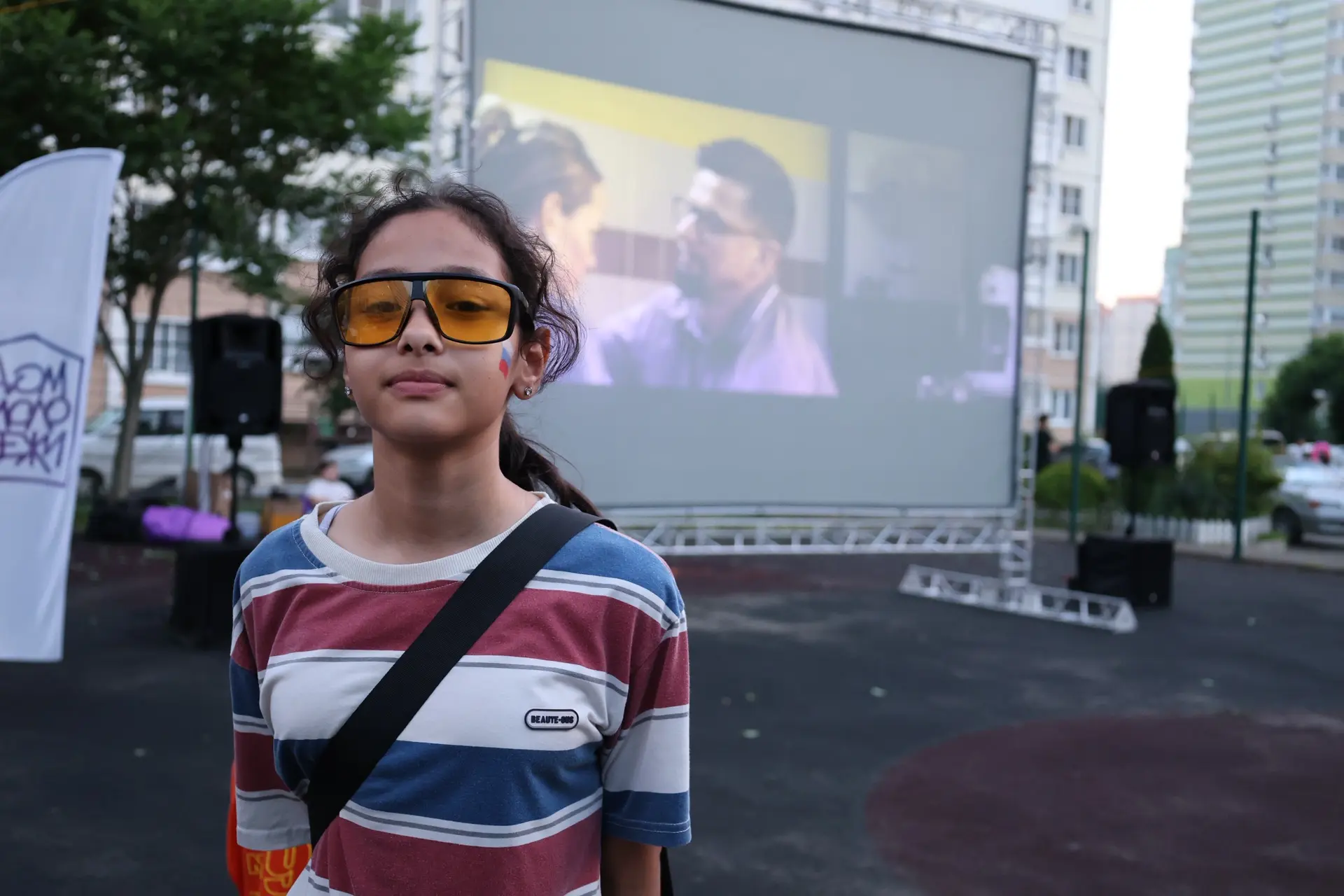 Пятничный летний вечер в самом разгаре!

🎬 В рамках проекта «Кино нашего двора» мы собрались под от