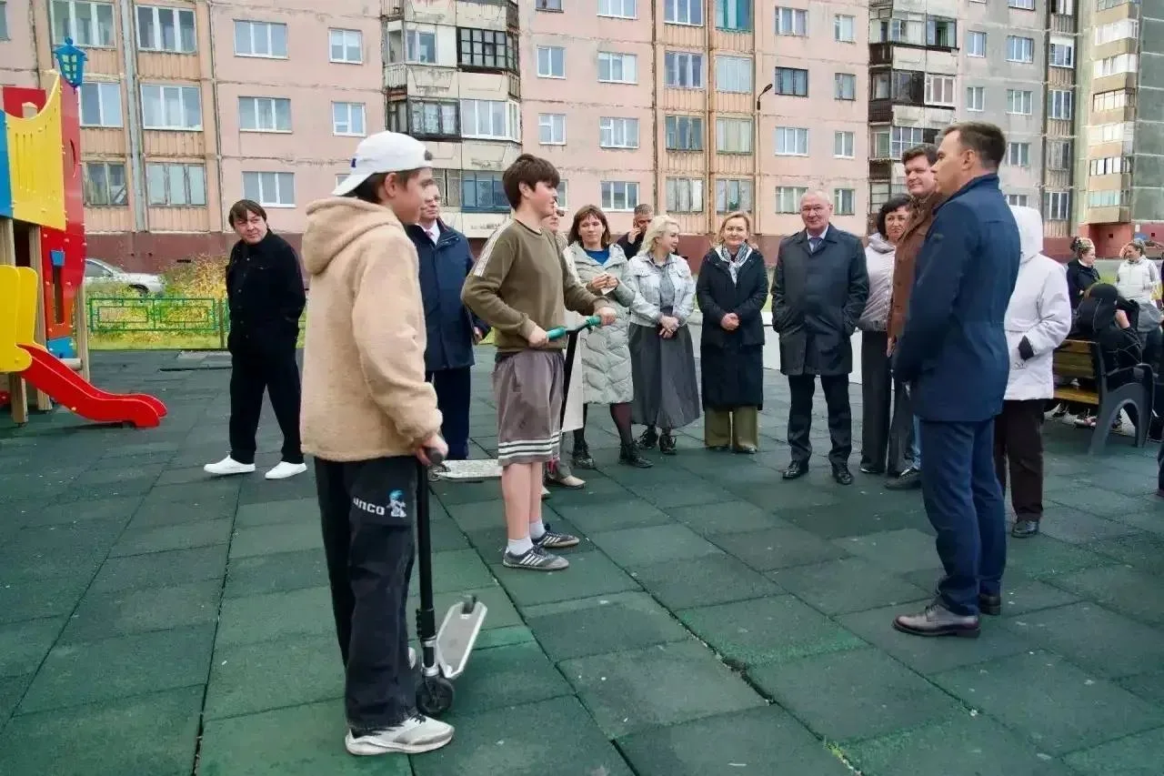 Жители Оганера пожаловались на воду, нехватку врачей и состояние дворов