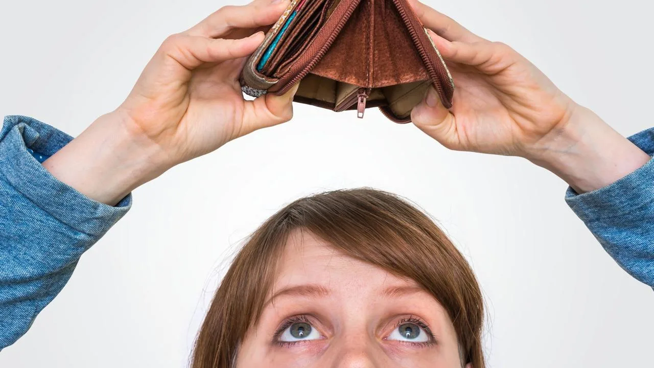 🤑 Моя жена - нищебродка.