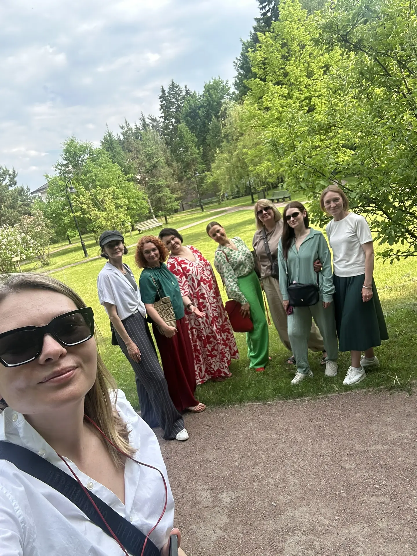 И на десерт — фотоотчет с нашими прекрасными дамами с экскурсии в Переделкино «Быть женщиной — велик