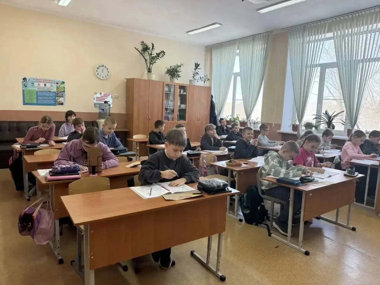 Отряд Юных инспекторов движения (ЮИД) из 8а класса провел познавательную викторину «Жители страны "Д