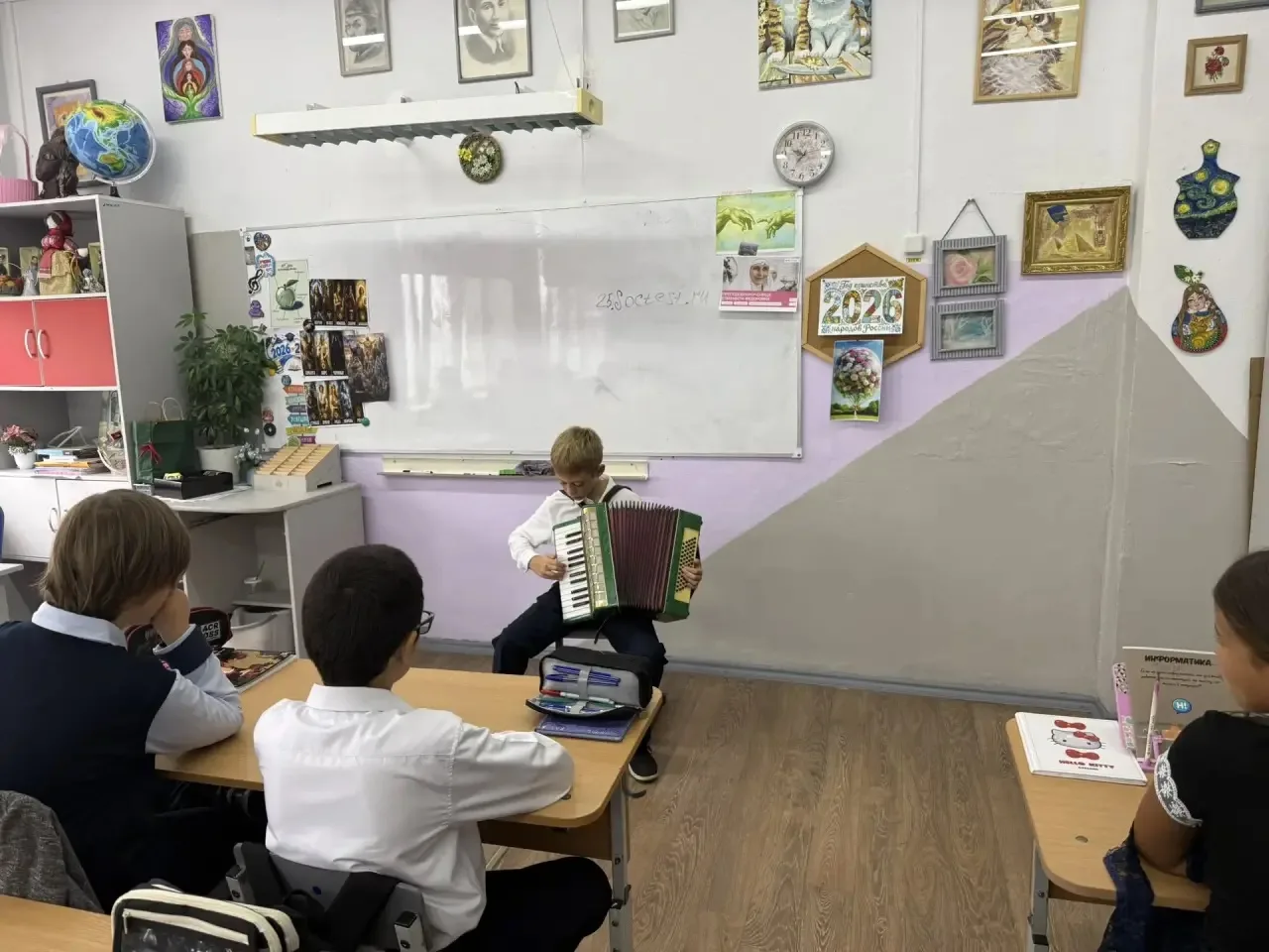 🎵01.10.26 «Оркестр в руках одного человека»: как прошел урок музыки в 5 «В»!