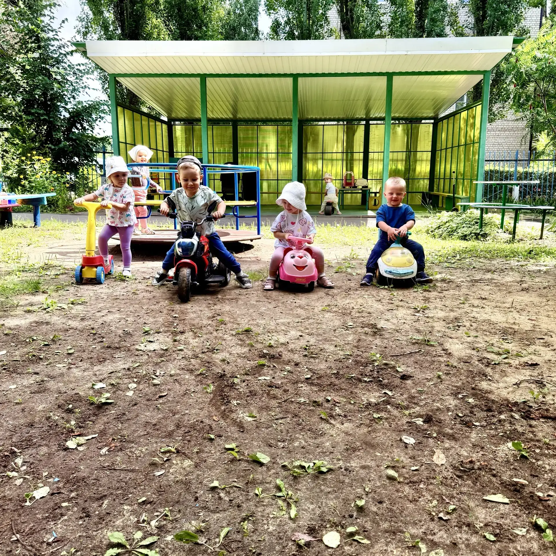 🔥Малыши жгут покрышки на гонках🔥❤️ На прогулке ребята из группы 💦«Ручеёк»💦 преврати...