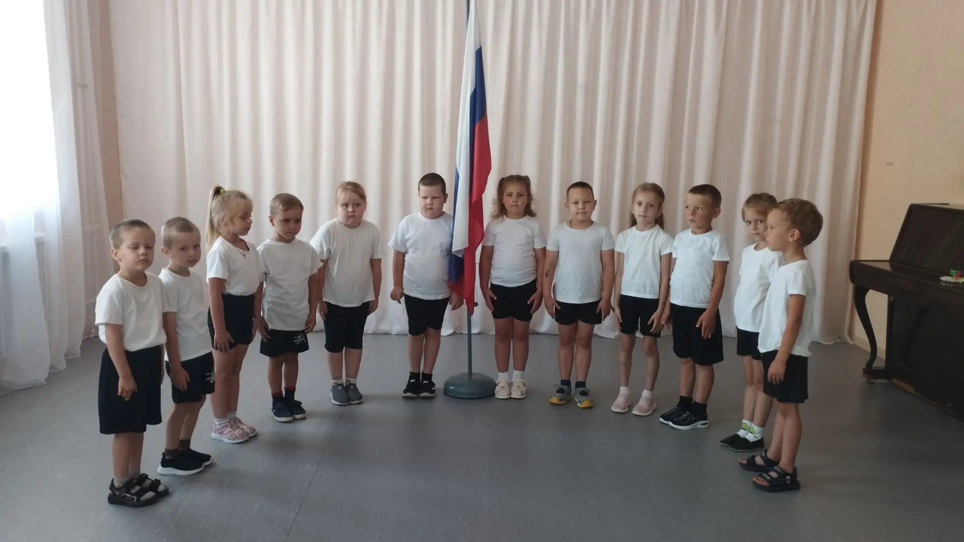 🇷🇺 Церемония поднятия Государственного флага Российской Федерации в ДОУ.