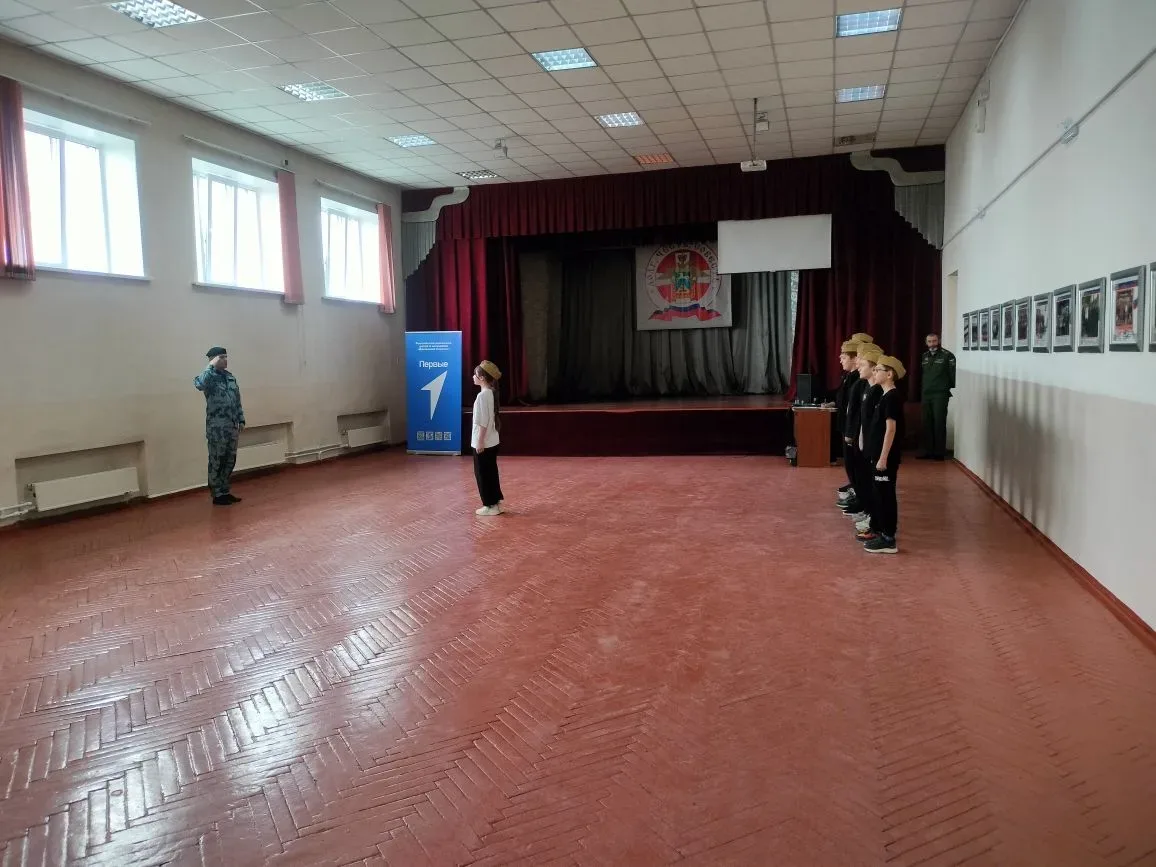 Зарница 2.0 Наша школа с гордостью приняла участие во всероссийской игре "Зарница 2.0". Мы представи