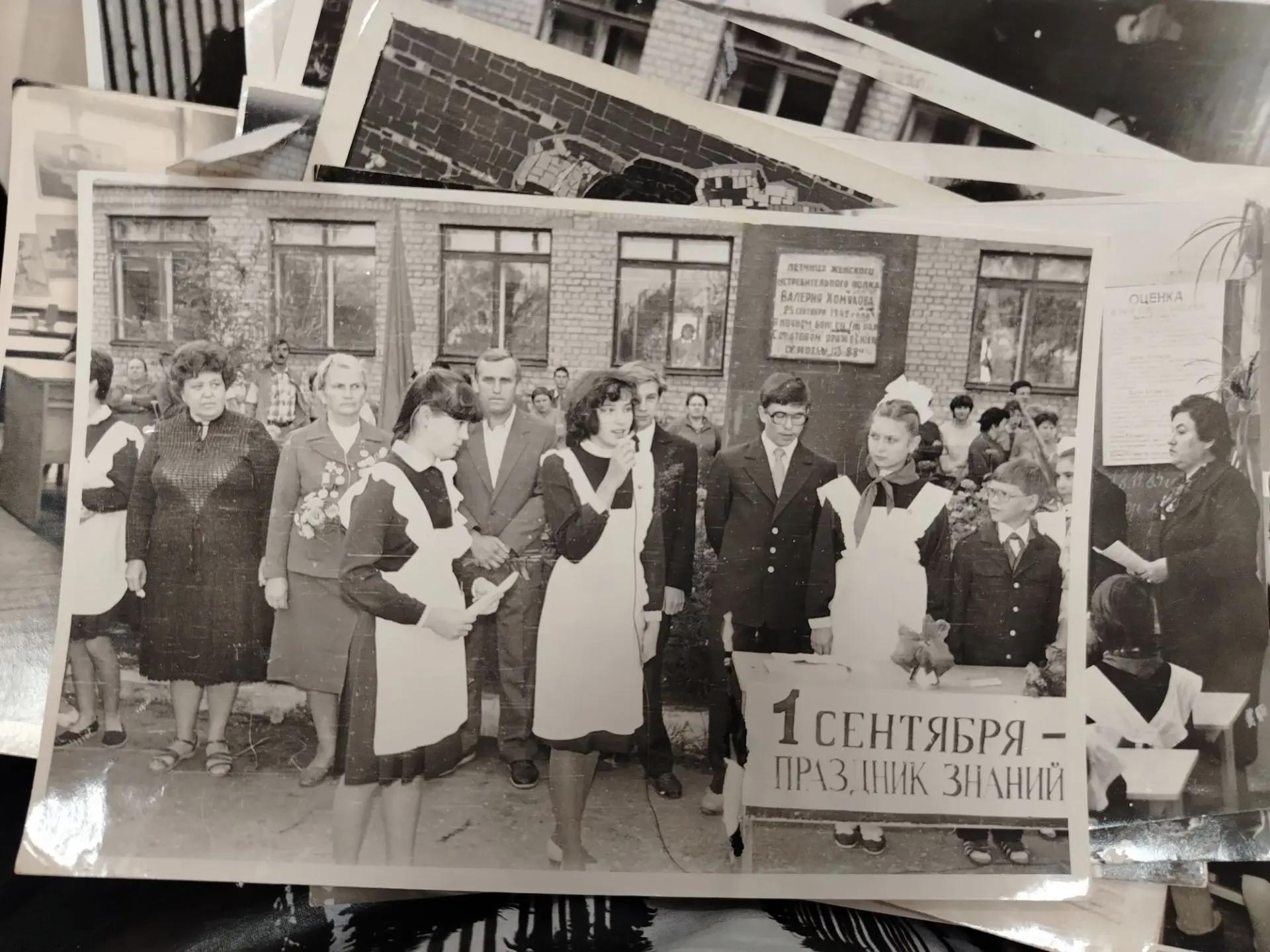 🔔 Школьный двор, который помнит всё: наши линейки сквозь десятилетия! 🌸✨