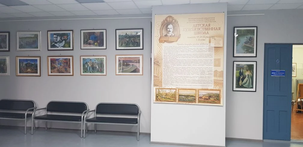 В фойе школы проходит отчетная выставка МБУ ДО ДХШ г.Азова