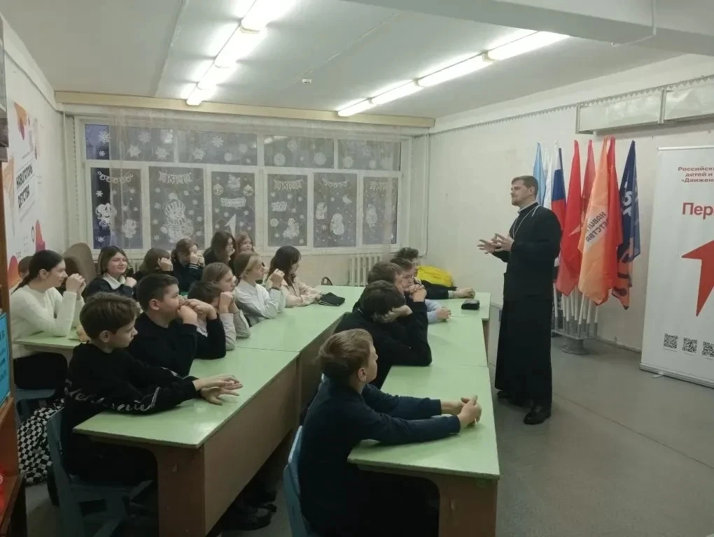 Сегодня клирик Свято-Троицкого храма города Мценска, иерей Виталий Скрипко, провел с об...