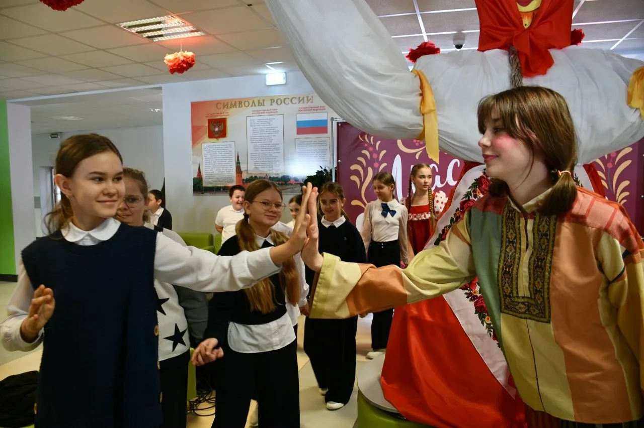 📍Масленичные хороводы  19 февраля в нашей школе царила по-настоящему яркая и задорная атмосфера. Реб