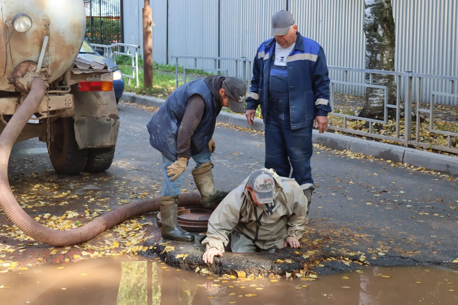 В Воткинске продолжается работа по устранению порывов на водопроводных сетях.