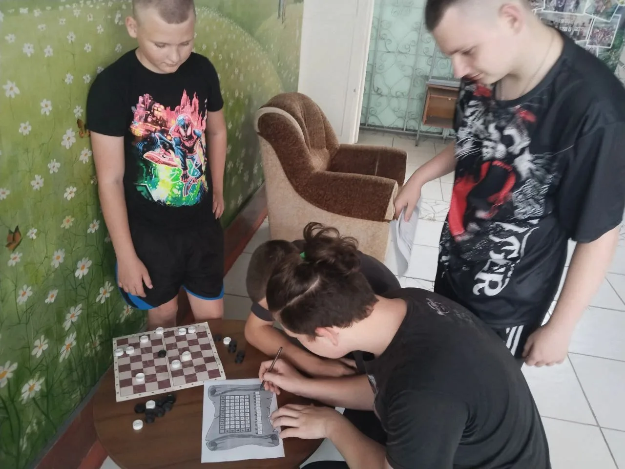 УРА! КАНИКУЛЫ!
В один из дней школьного лагеря ребята нашей школы отправились на поиск сокровищ – он