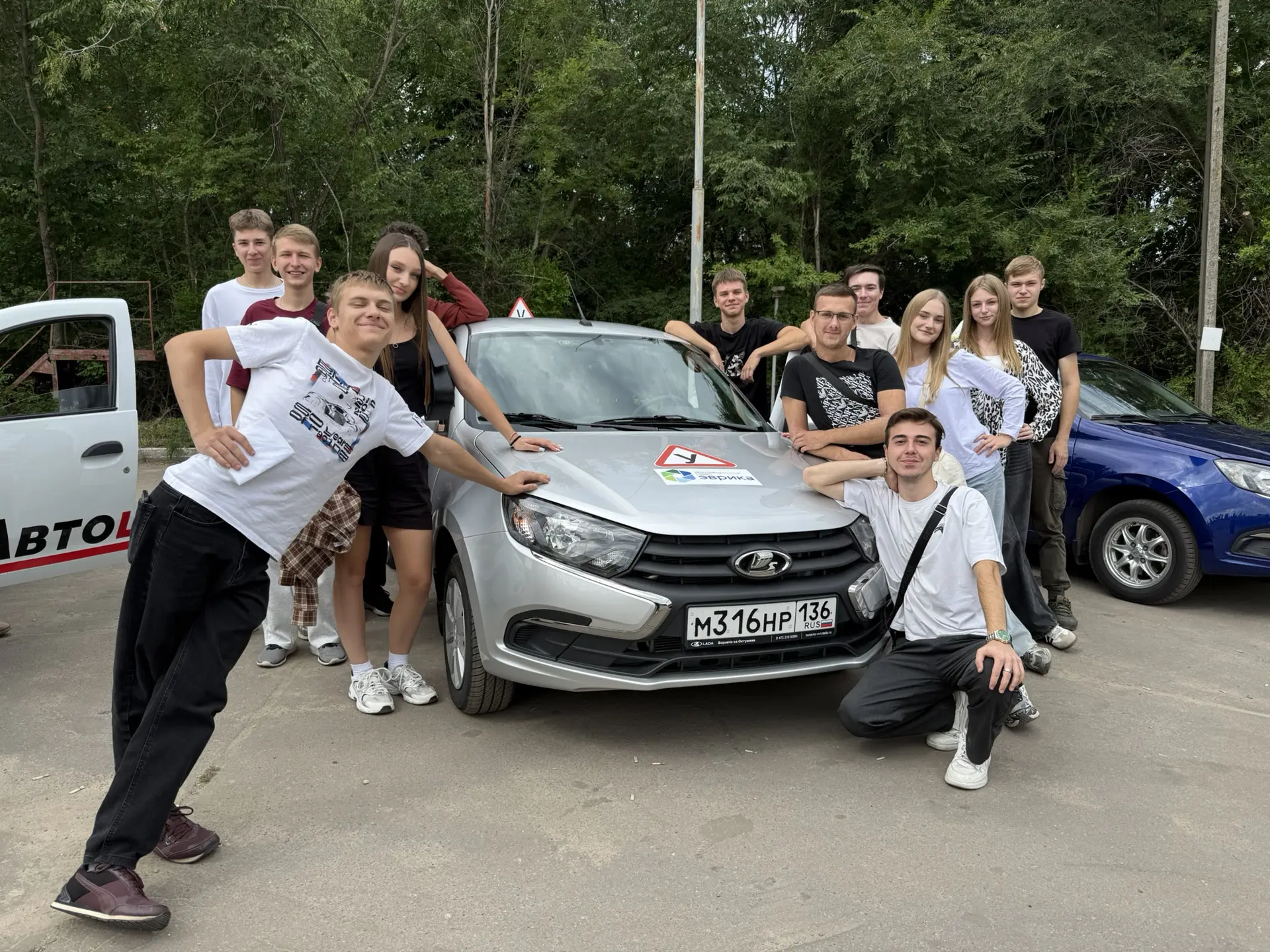 ⚡️Важный этап пройден: наши выпускники сдают экзамен в ГИБДД!