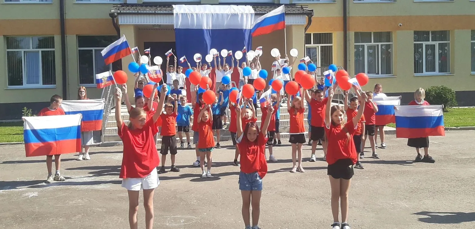 Девятый день в лагере «Лучик» был посвящён Дню России.