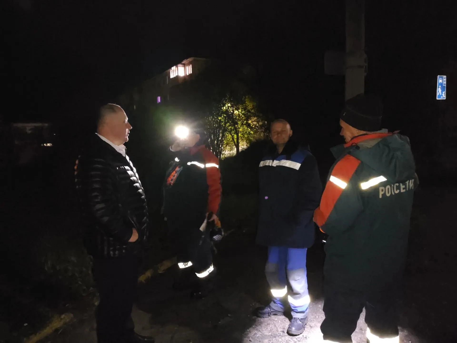 ⚠️ Ночью в Озёрске подключили ещё несколько домов к электроснабжению