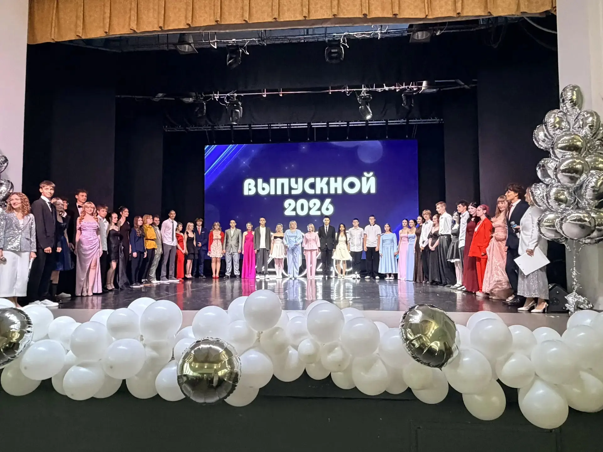 🎉 Выпускной — это не просто точка, а красивый взмах крыла в большое будущее! 🎉