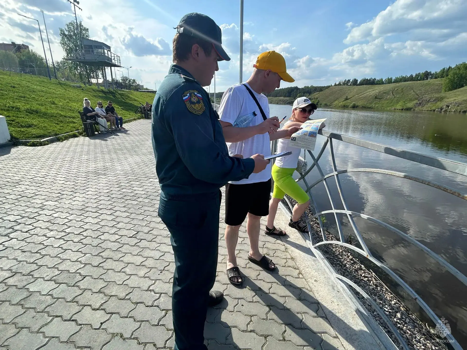 Огнеборцы обеспечивают безопасность на водных объектах   🚒 Сотрудники чрезвычайного ведомства провод