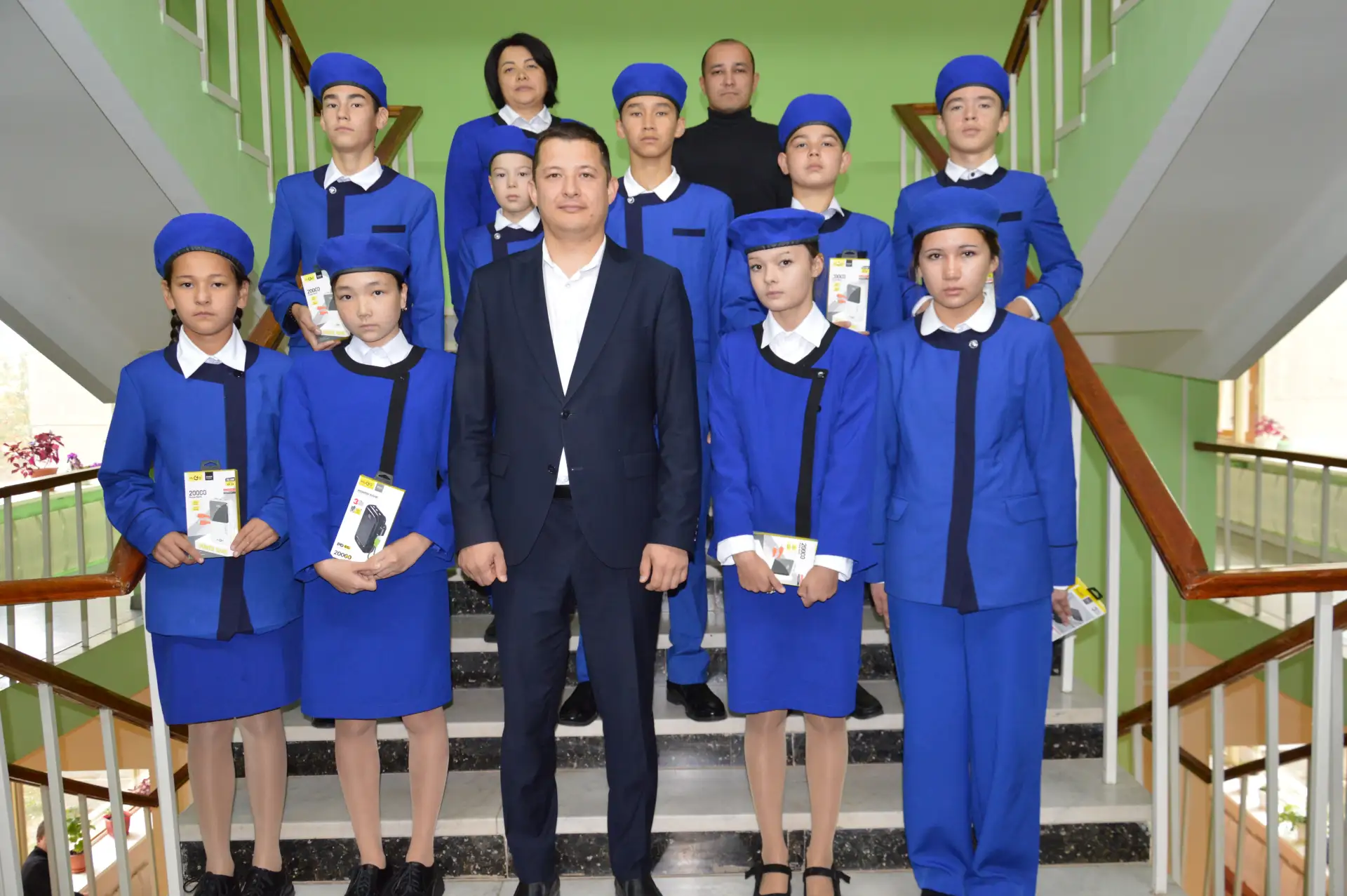 Шайморатов уйындарының еңеүселәре район етәксеһе ҡулынан бүләк алды