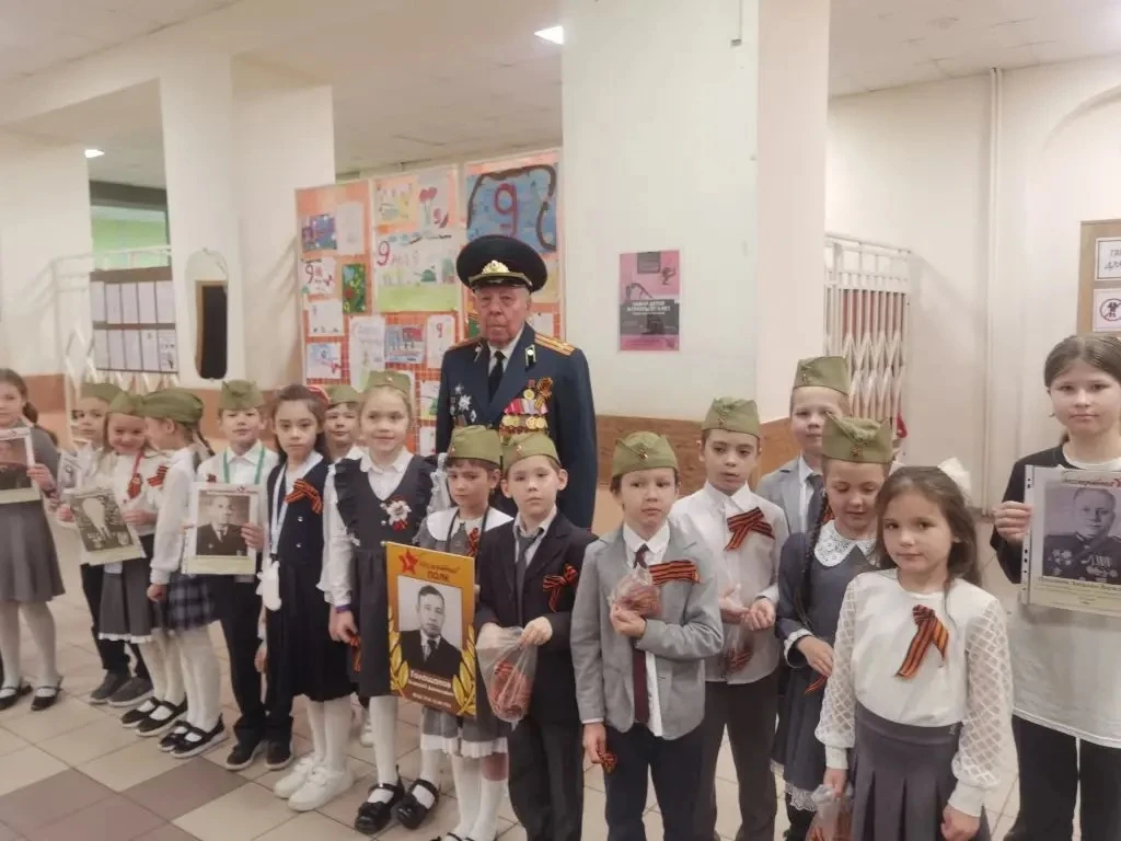 ПАМЯТЬ В СЕРДЦЕ КАЖДОГО!  🏫Наша школа завершила предпраздничный день акцией «ГЕОРГИЕВСКАЯ ЛЕНТОЧКА»,
