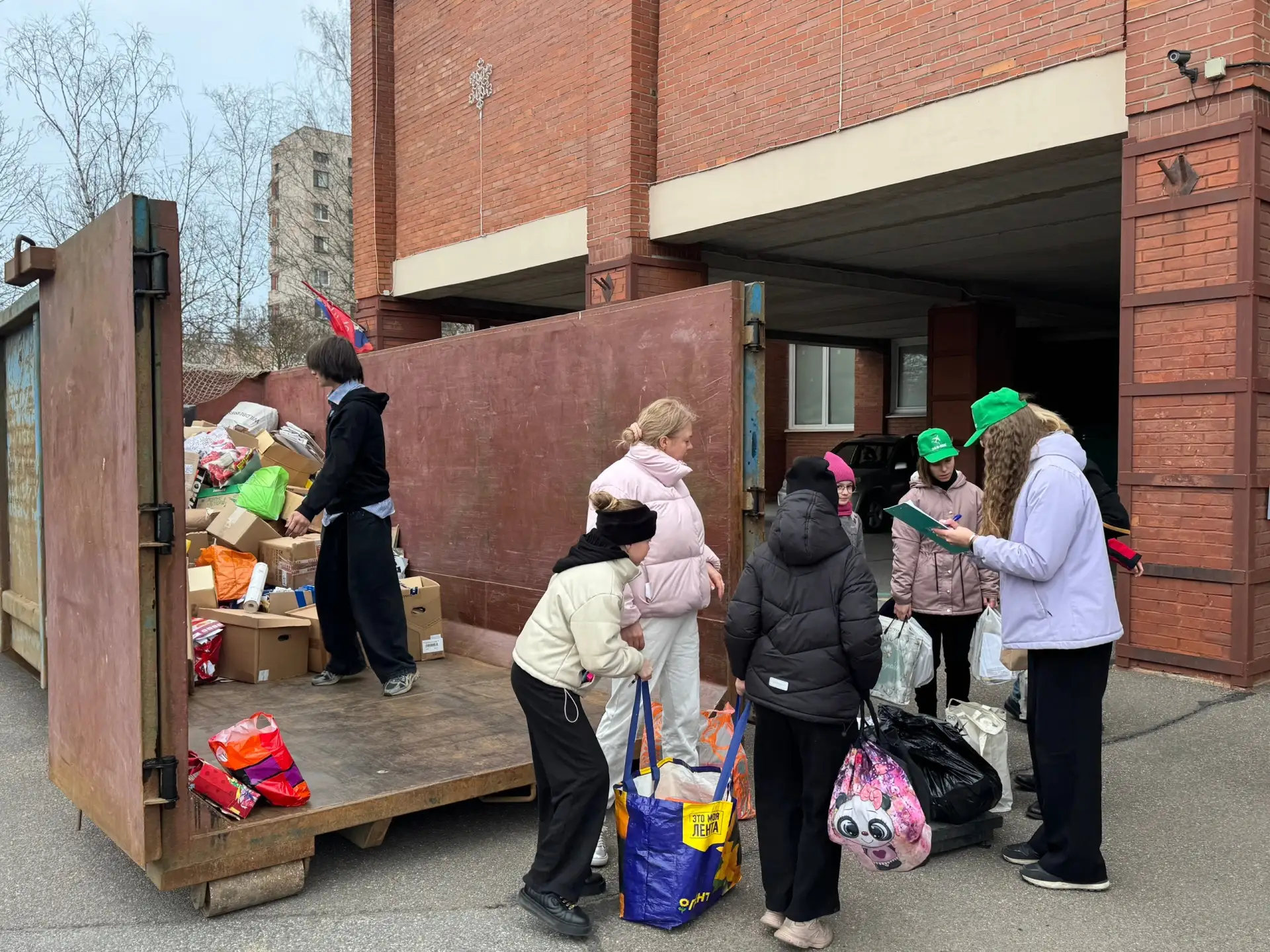 📦 ЭКО-ИТОГИ: СБОР МАКУЛАТУРЫ ПРОШЁЛ НА УРА!  25 марта, несмотря на хмурую петербургскую погоду, в на