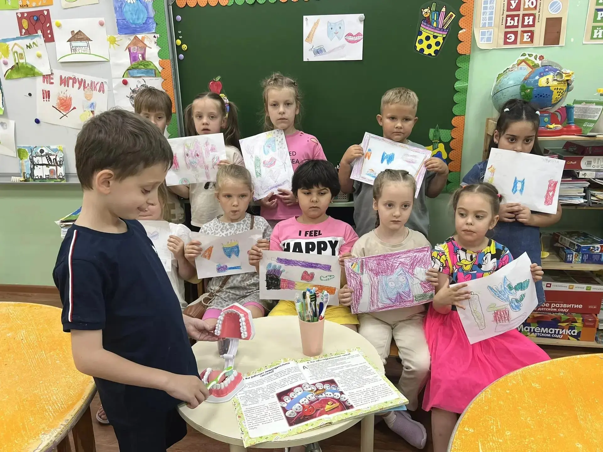 В группе "Колокольчик" сегодня 26 июня прошёл тематический день "День  рождения зубной щетки".

Очен