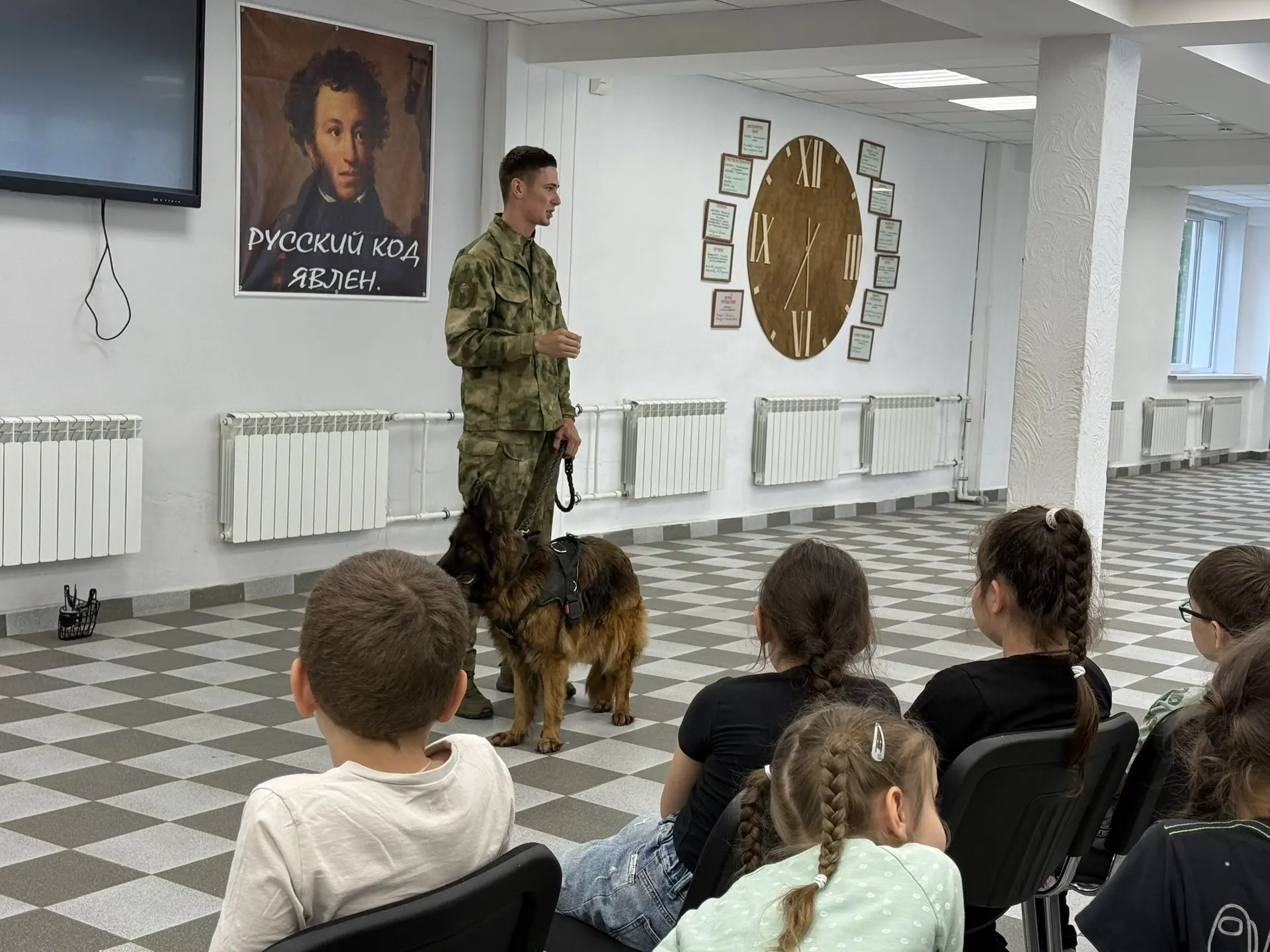 Сегодняшний день в нашем пришкольном лагере был наполнен яркими событиями и полезными з...