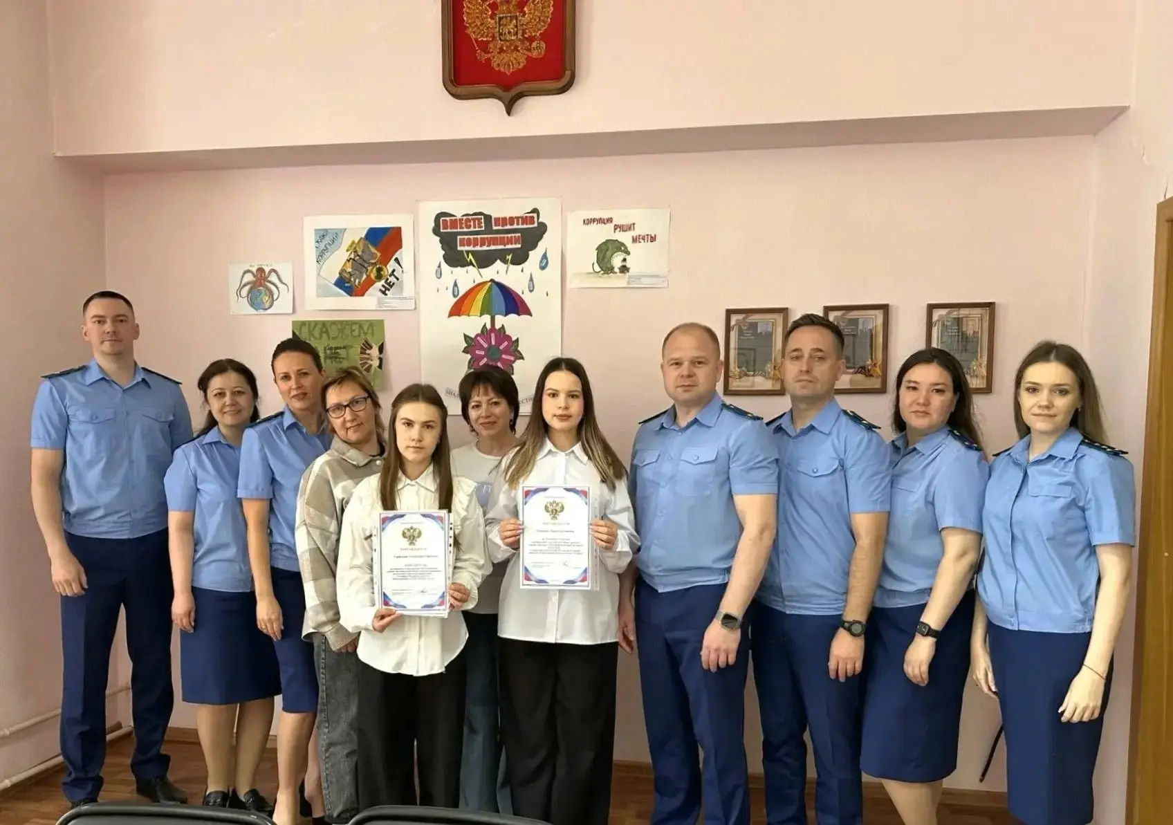 Школьница из Чебаркуля победила в конкурсе "Юный правовед"
 
 
И.о. Чебаркульского городского прокур