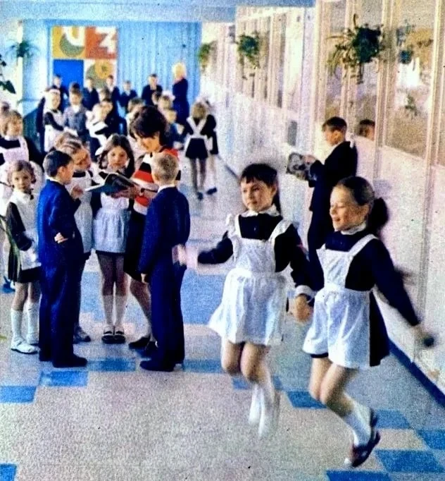 С другой стороны, когда я был дитя, чтобы перейти из третьего класса в четвертый — целу...