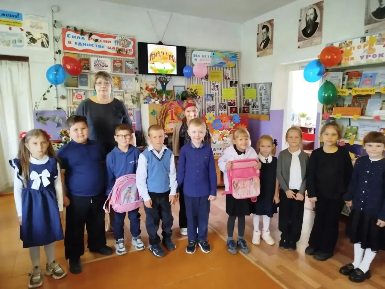 Первый класс в гостях в библиотеке
