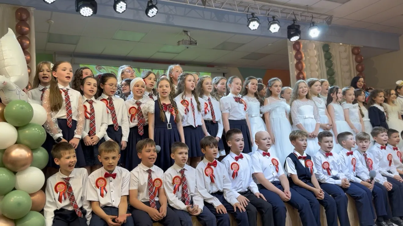 🎉 Последний звонок в 4 классе! 🎉  📍Сегодня в нашей начальной школе состоялся незабываемый момент – П