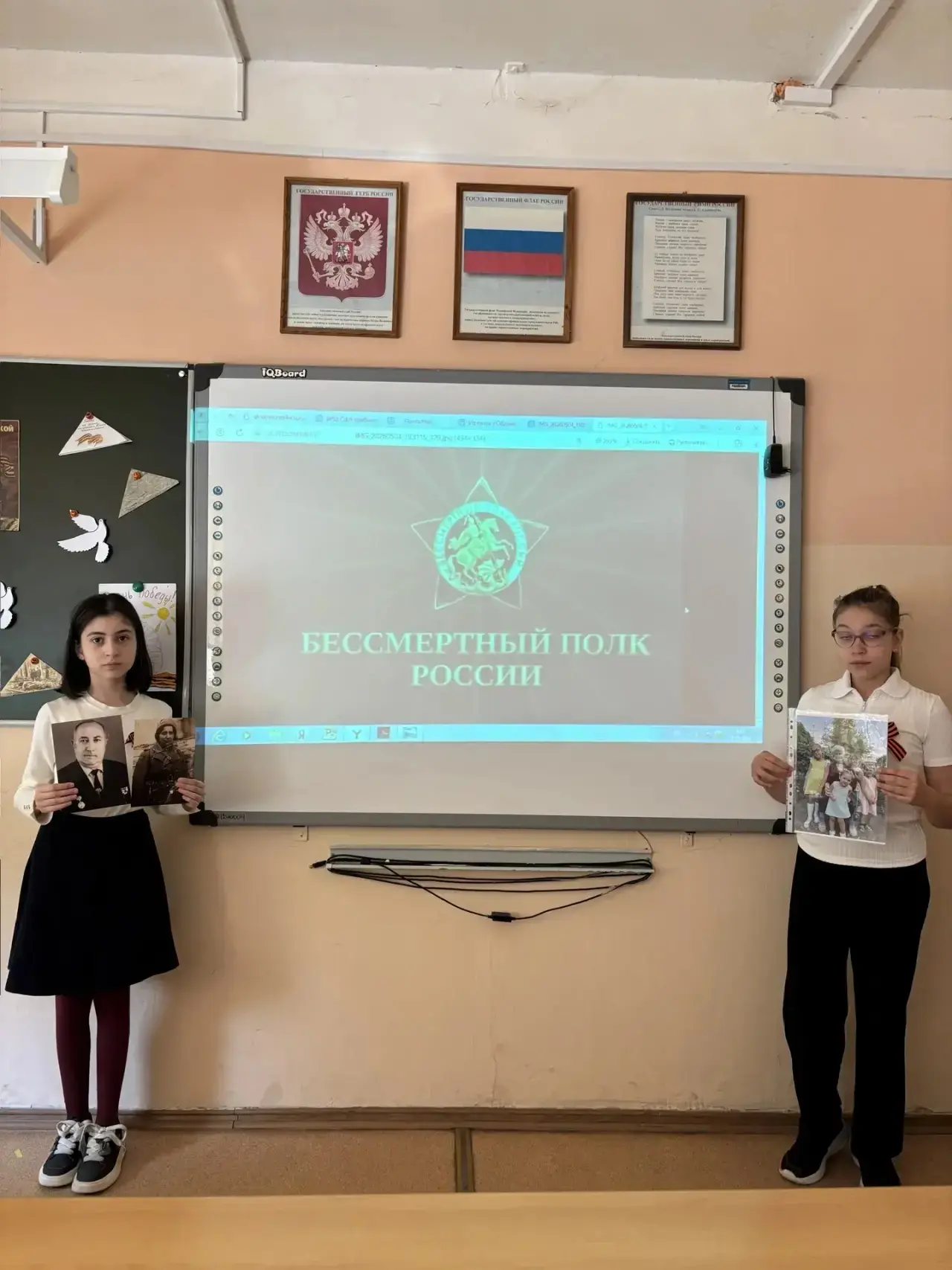 В 5б классе прошел классный час "Помним!Гордимся!". Ребята с гордостью  и теплотой говорили о своих 