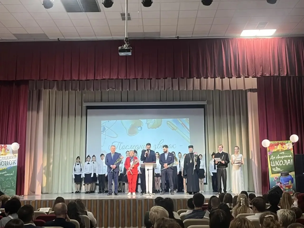 🔔 Последний звонок в МОБУ «СОШ «Янинский ЦО»  Сегодня в нашей школе царила особенная атмосфера: волн