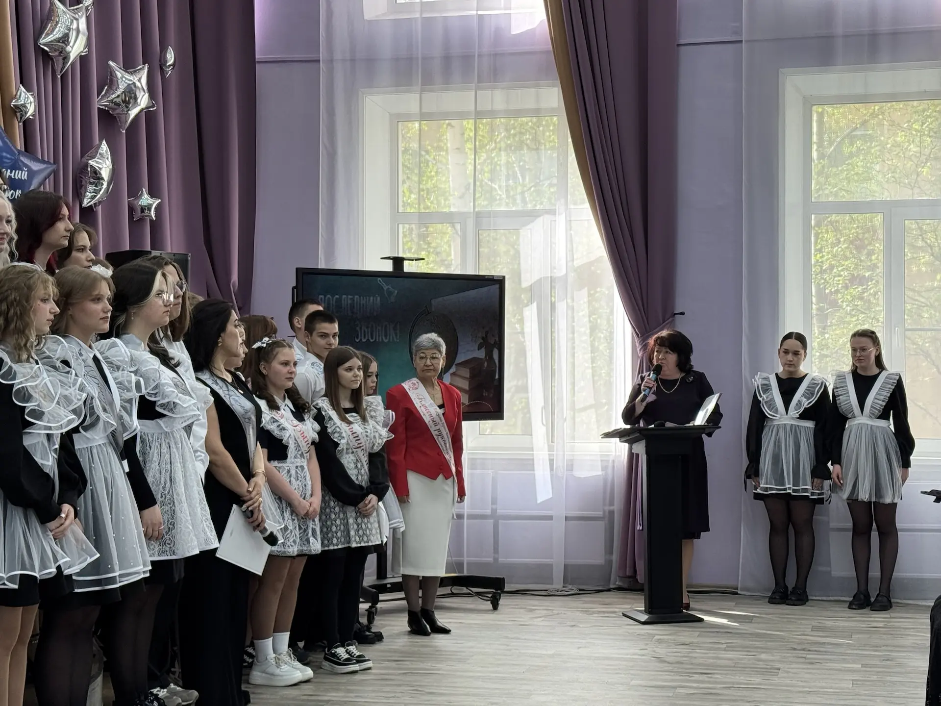 Последний звонок — 9 классы!  Сегодня в нашей гимназии прозвенел последний звонок для учеников 9-х к