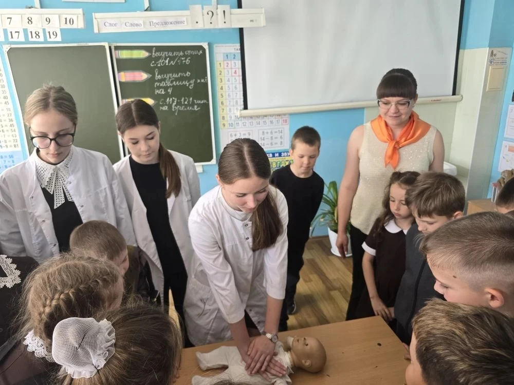 Сегодня в нашей школе прошёл «День медсестры» — особенный праздник, посвящённый одной и...