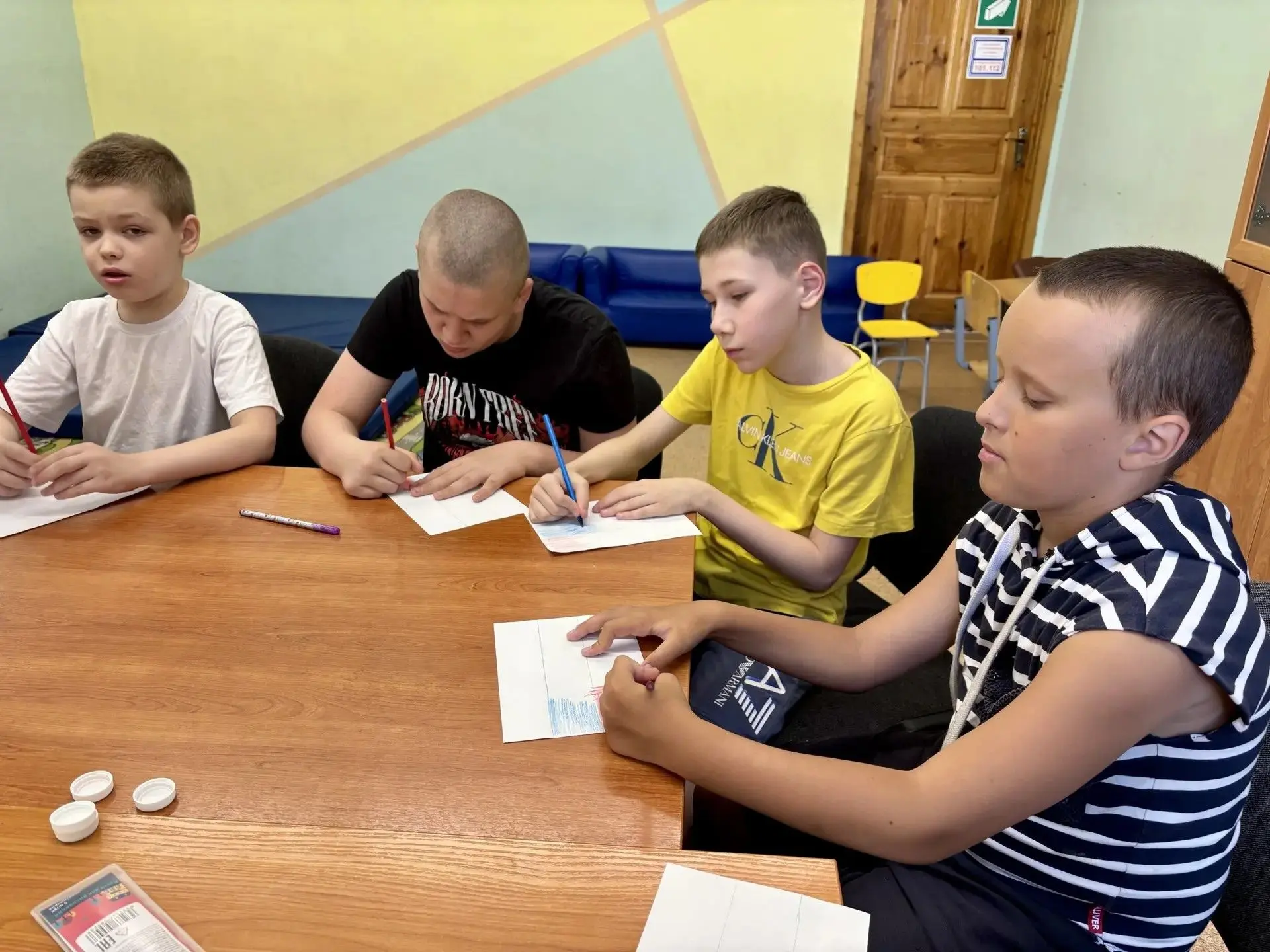 🎉 ПОДГОТОВКА КО ДНЮ РОССИИ В НАШЕМ ЛЕТНЕМ ЛАГЕРЕ! 🇷🇺

Ребята из летней группы «Вместе» вовсю гото