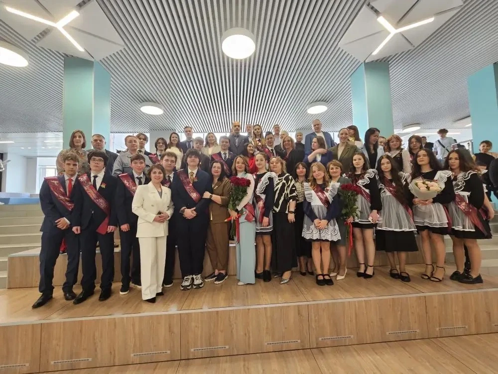 🎓✨ Последний звонок 🔔— праздник прощания и новых надежд! ✨  Сегодня в нашей школе состоялся один из 