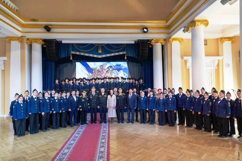 🚢 В клубе Адмиралтейства прошла торжественная церемония вступления курсантов Морской технической ака