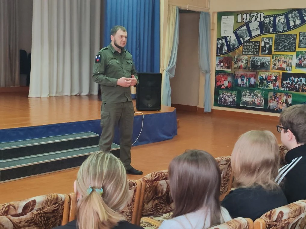 Сегодня для учеников 6-х классов прошёл урок мужества, посвящённый Дню памяти и скорби погибшим при 