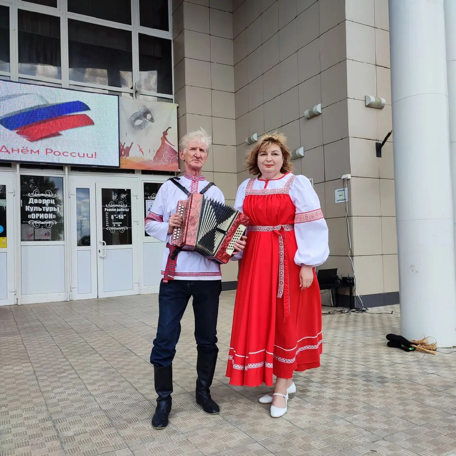🇷🇺 🇷🇺🇷🇺
Районный фестиваль народного единства "Я, ты, он, она - вместе дружная семья" состоялс