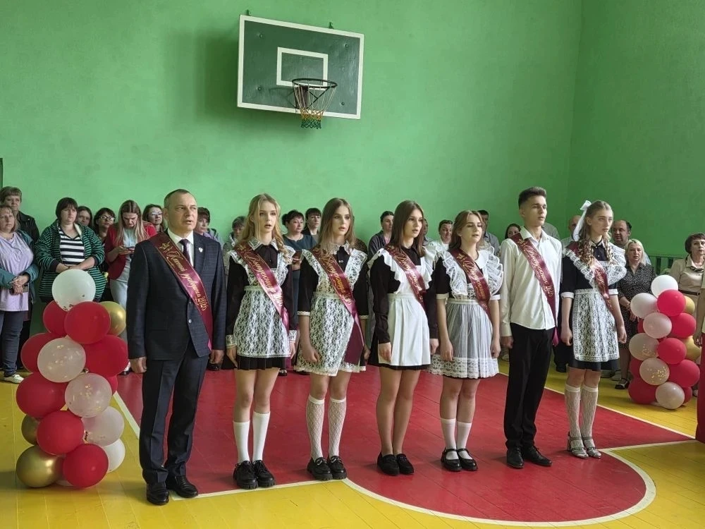 🔔Сегодня  во всех школах нашего района прозвучали  Последние звонки.  На традиционный праздник после