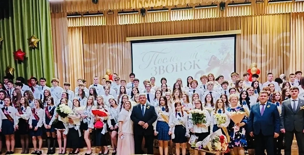 В добрый путь, лицеисты!⭐️⭐️⭐️  Сегодня для выпускников ломоносовского лицея №18 прозвенел Последний