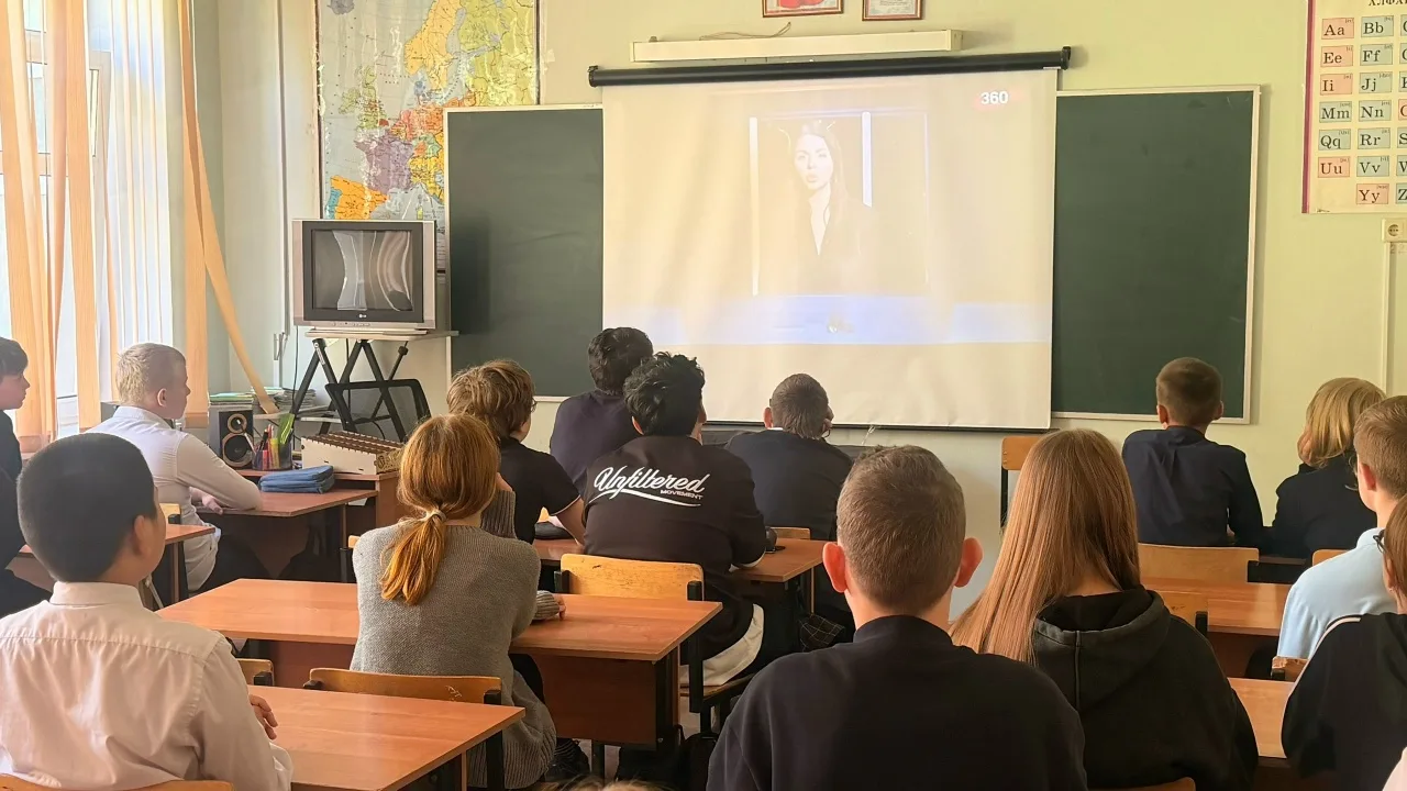 Учащиеся МОУ "СОШ имени Л.М.Доватора" ознакомились с важным выпуском проекта «Прокурор говорит». ✅По