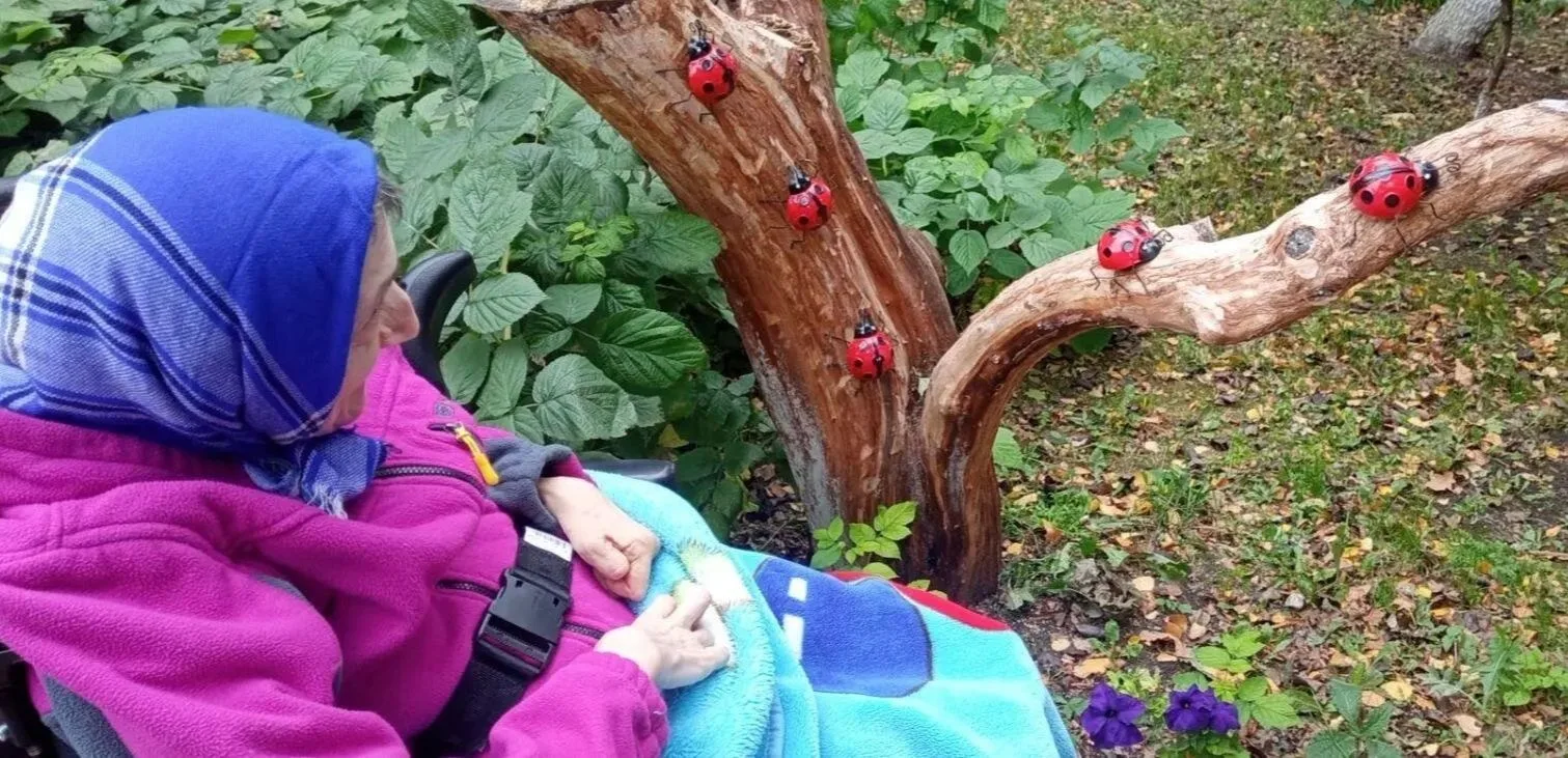 Осенняя прогулка с пожилыми людьми – отличный способ совместить пользу для здоровья с п...