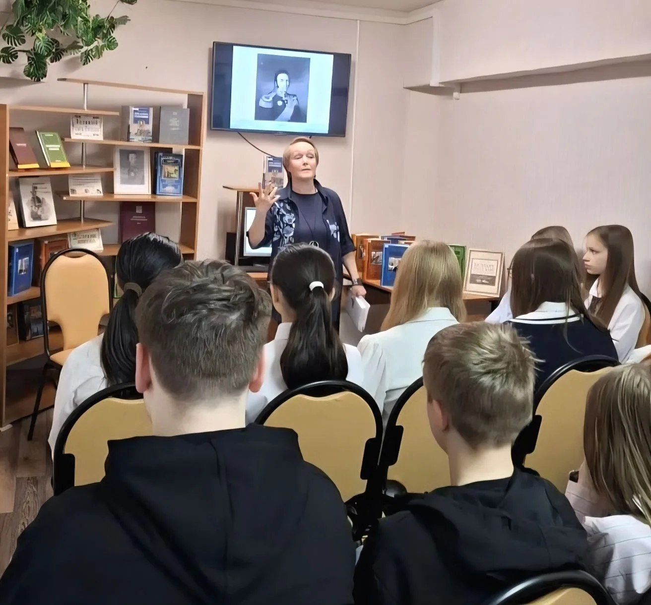 ⚓️ Ветер странствий в стенах библиотеки: как 7А и 7В встретились с историей и морем! 🌊  📚 На этой не