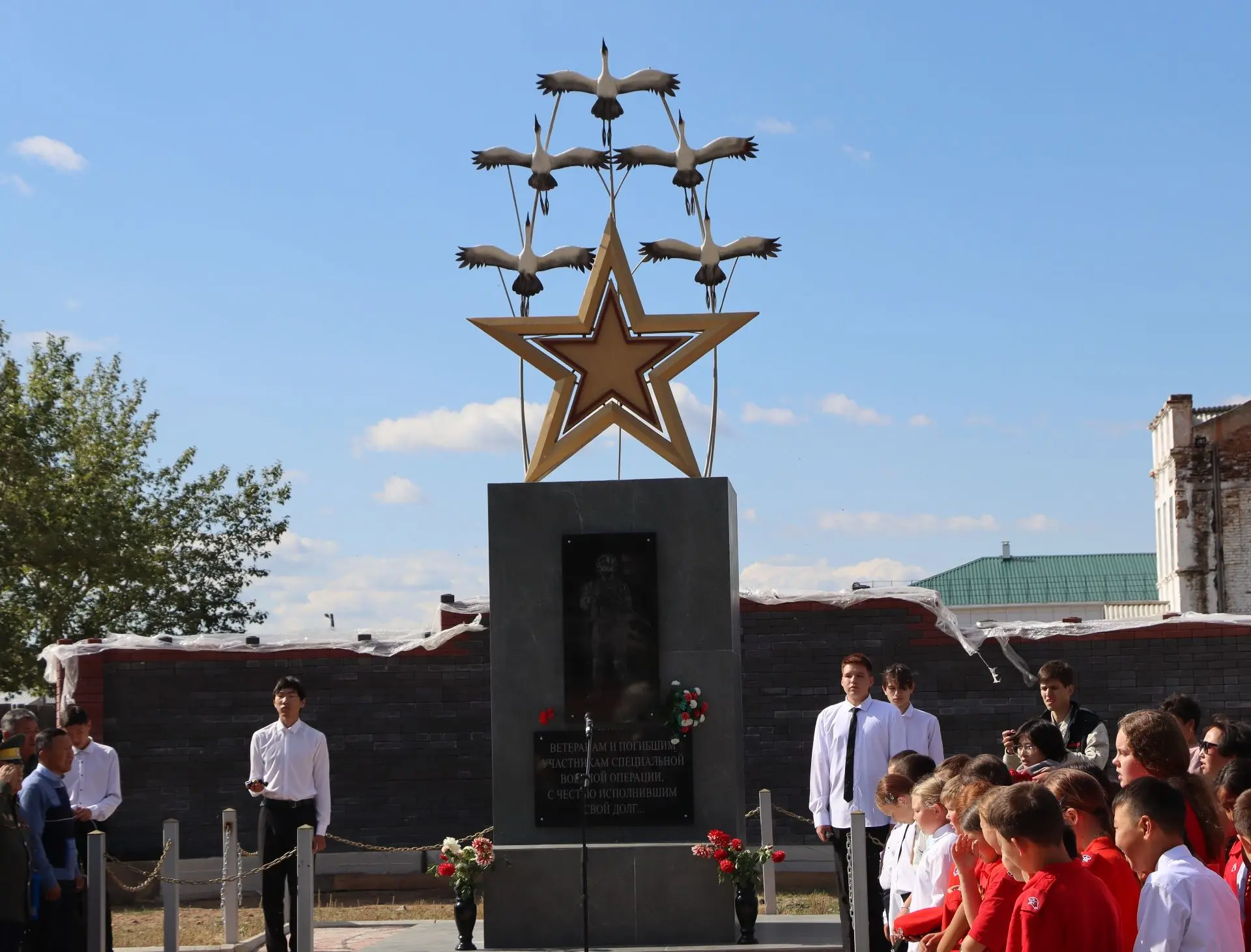 🇷🇺В Новоселенгинске высадили Сад памяти в честь героев Отечества